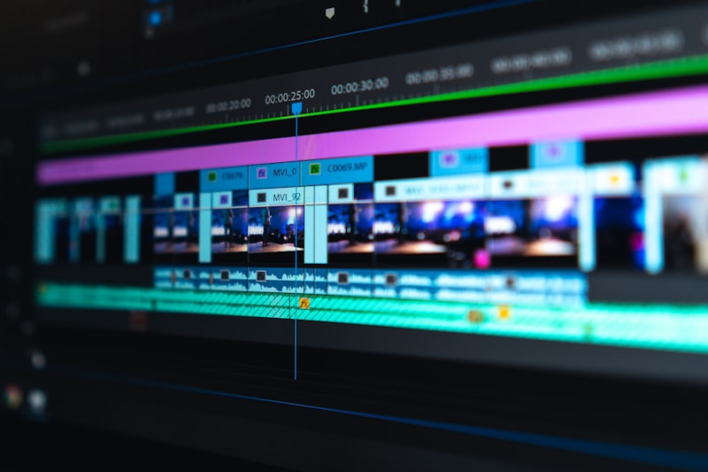 Professionelles Filmstudio mit Kameras und Beleuchtung